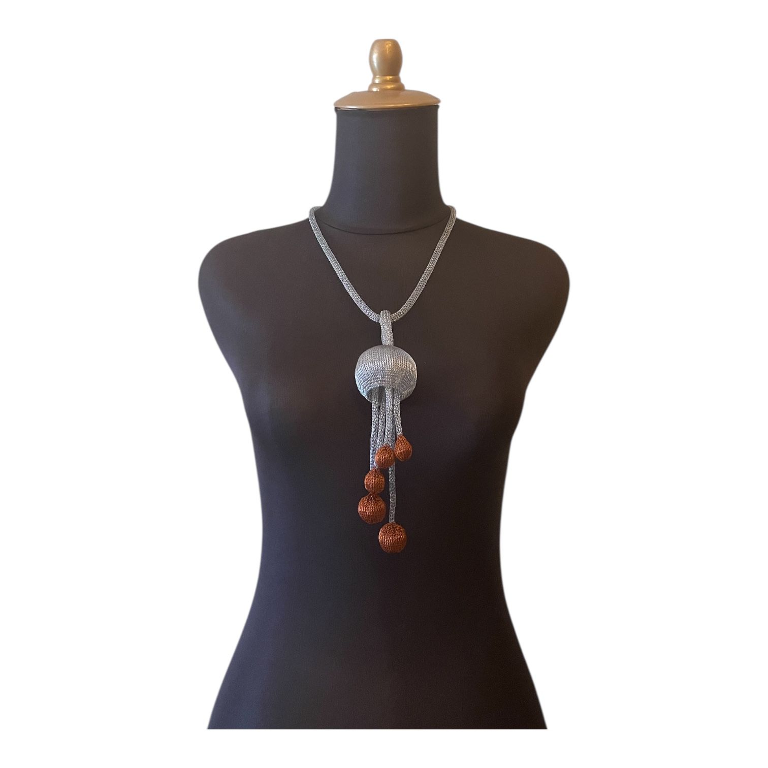 Kalung Tirai